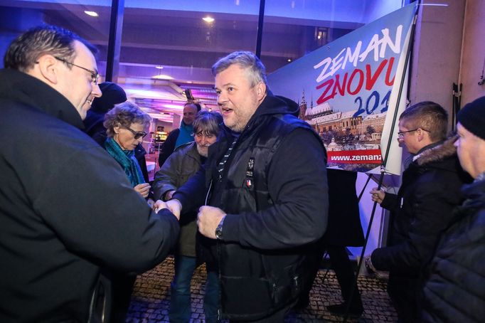 Žarko Jovanovič, Jan Dolenský v pozadí.