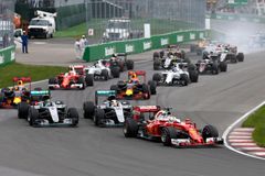 Formule 1 živě: Hamilton po startu vytlačil Rosberga a vyhrál