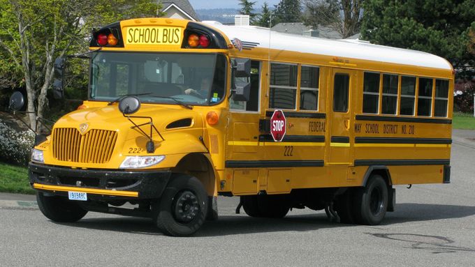 Americká firma Navistar je mimo jiné výrobcem známých školních autobusů.