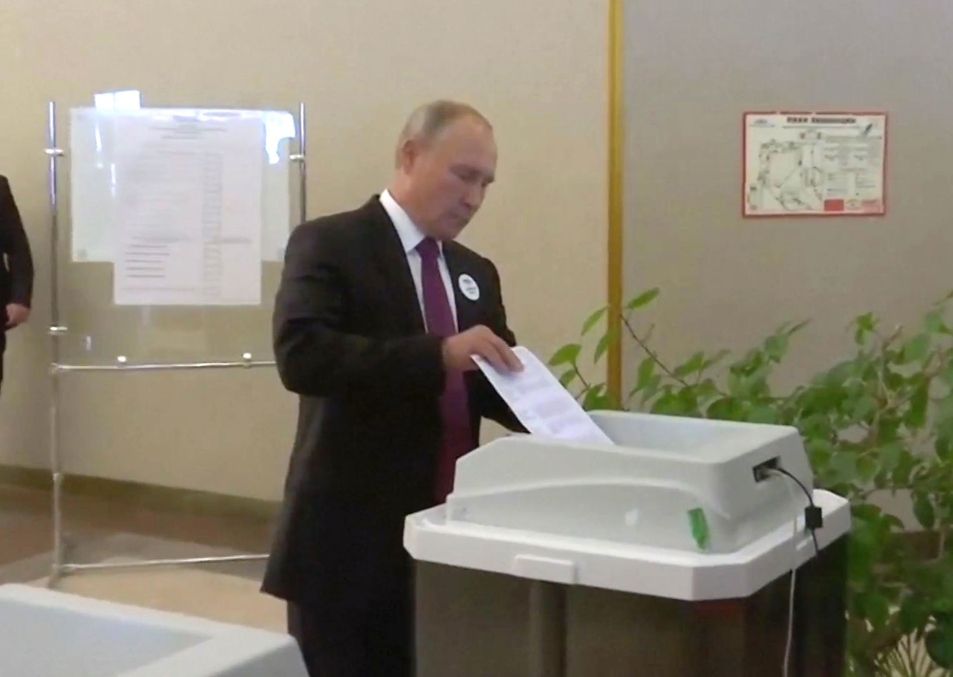 Hlasovací přístroj odmítal Putinův hlas. Ruský prezident řešil při volbách technický problém