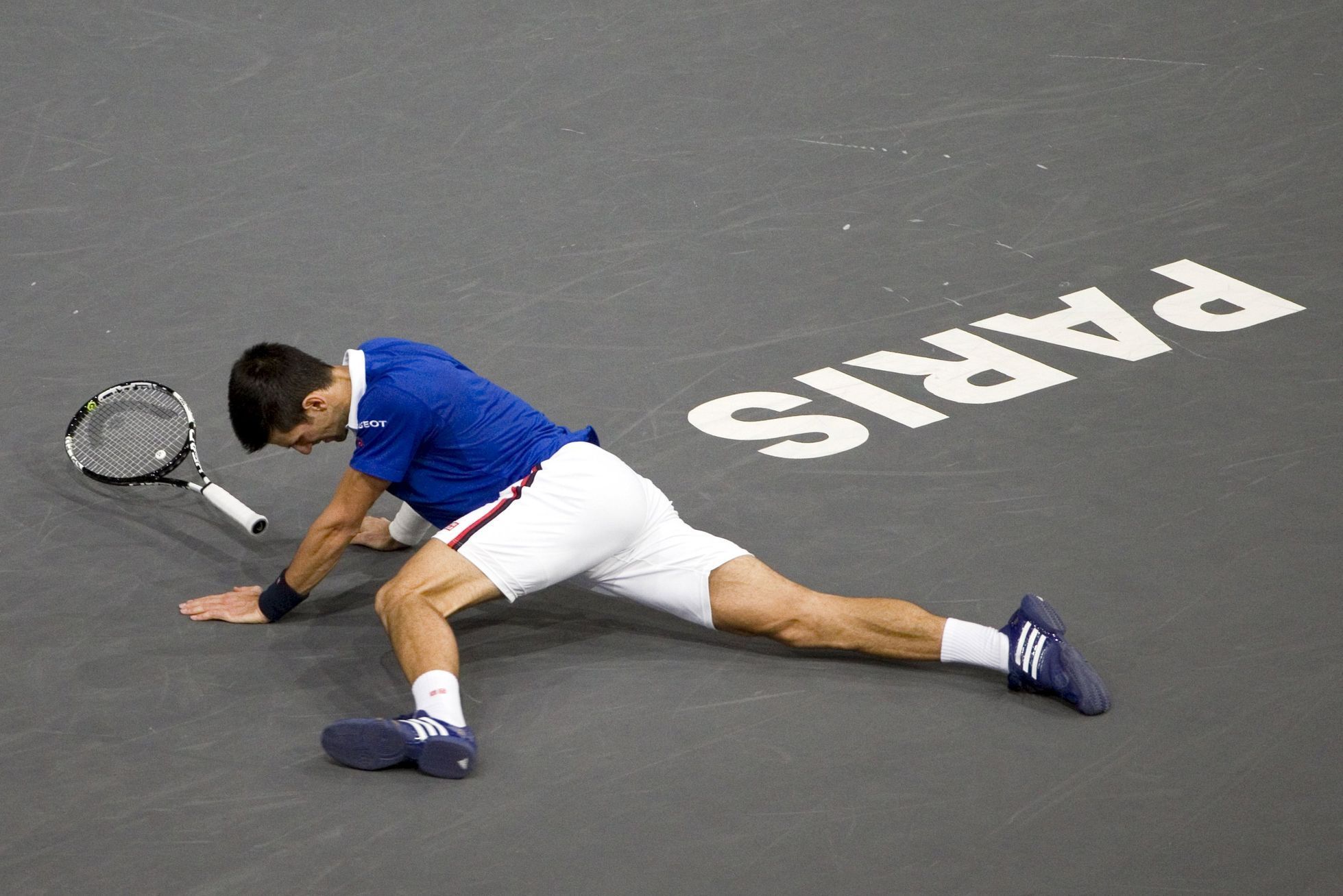 Novak Djokovič na turnaji v Paříži proti Tomáši Berdychovi