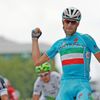 Vincenzo Nibali slaví vítězství v etapě na Tour de France 2014