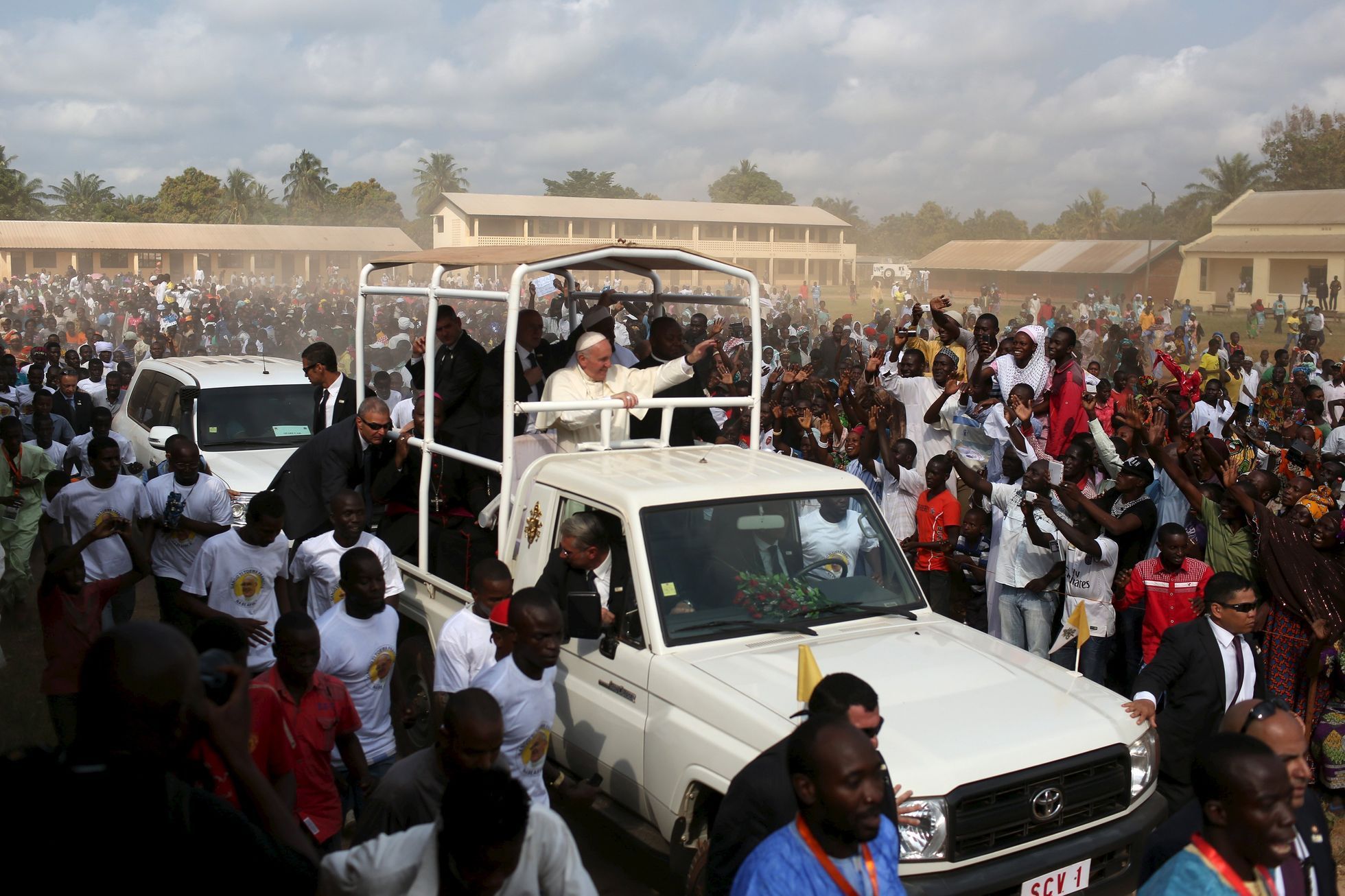 Papež František v převážně muslimské čtvrti v metropoli Bangui