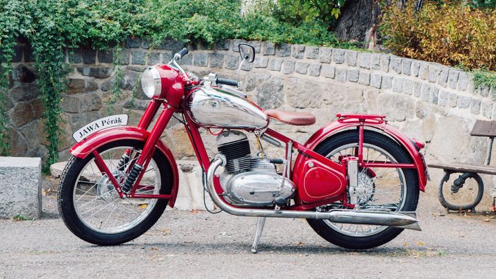 Jak neúspěch přetavit v legendu. Jméno Jawa slaví, motorkám patří dodnes