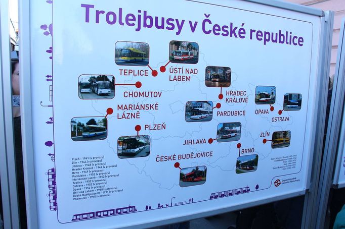 Elektrobus na "trolejbusové" lince 58 v Praze.