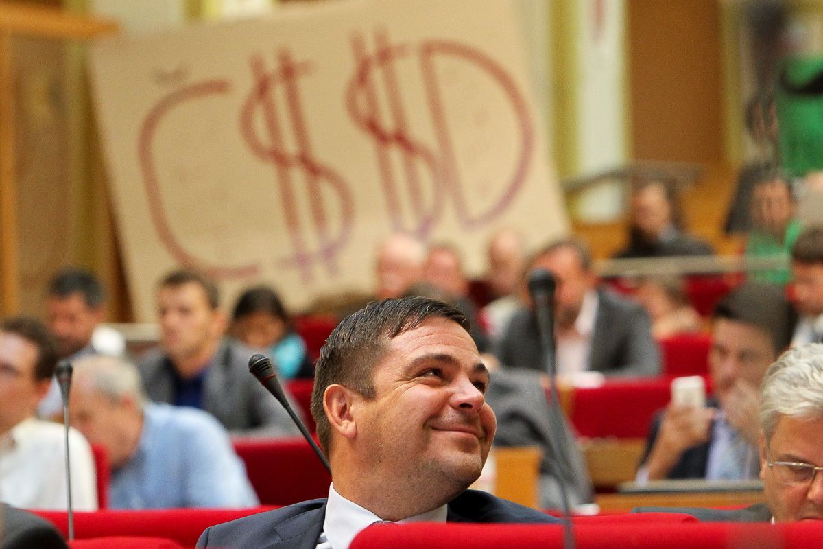 Jednání pražského zastupitelstva 10.9. 2015 plus protest před tím