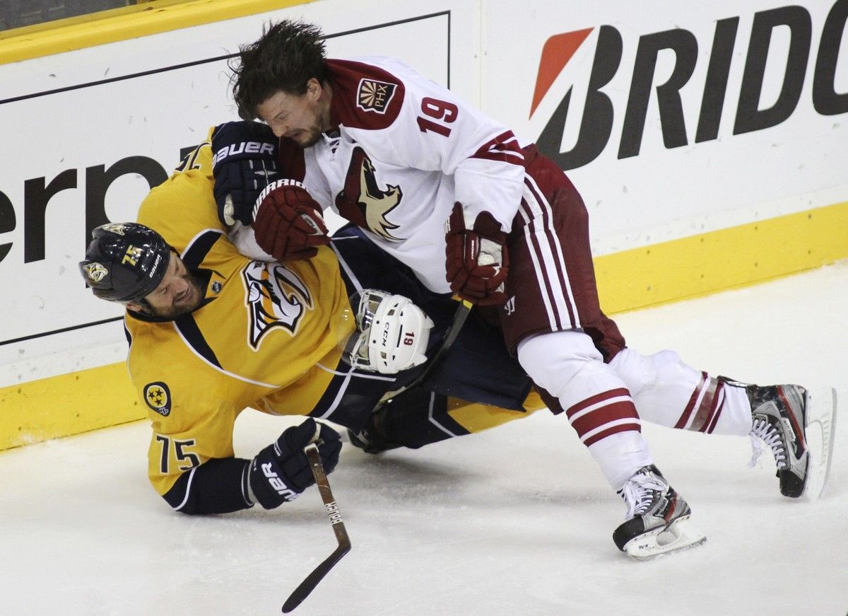 Doan - Gill, souboj v zápase Nashville - Phoenix
