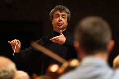 Skončila sezona změn. Tři české orchestry vedou zahraniční šéfdirigenti