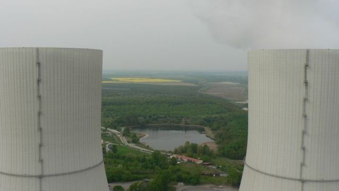Elektrárna Lippendorf u Lipska, rekultivované území po povrchové těžbě.