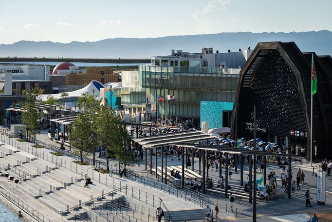 Český pavilon se nachází hned na exponovaném hlavním bulváru.