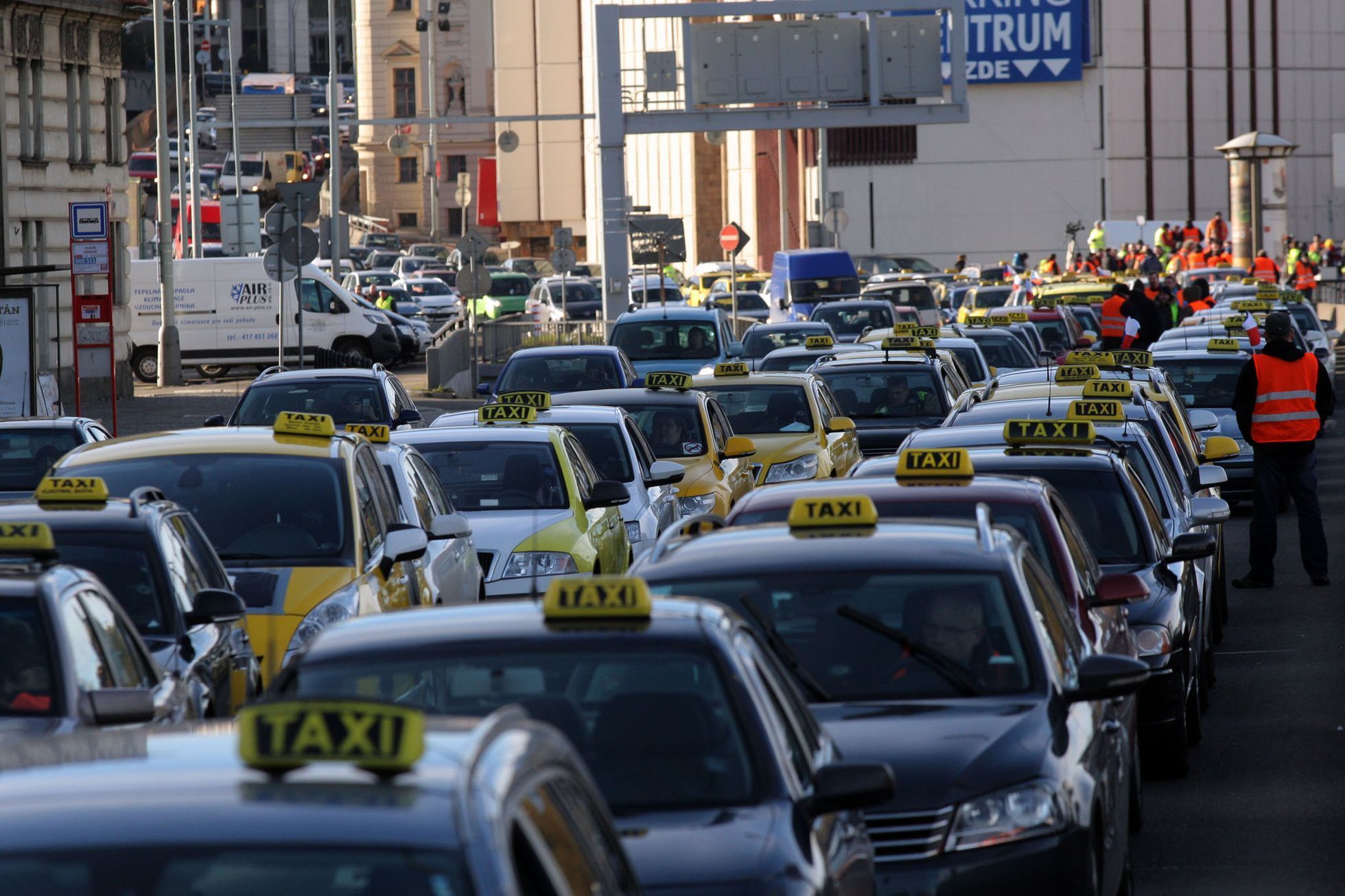 Taxikáři blokují centrum Prahy