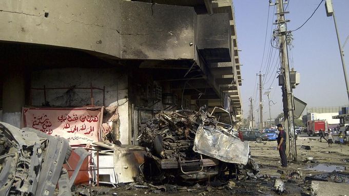 Bombový útok v Bagdádu ze 13. června 2012.
