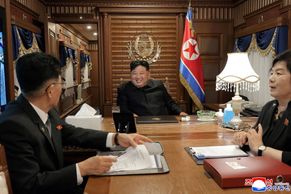 Neprůstřelný pancíř i čerství humři. Vlak diktátora Kim Čong-una zastavil v Číně