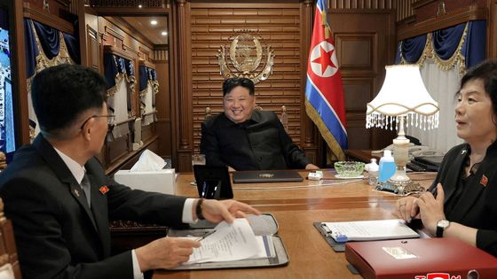 Neprůstřelný pancíř i čerství humři. Vlak diktátora Kim Čong-una zastavil v Číně