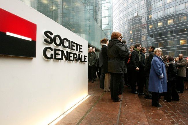 Société Générale, zaměstnanci před centrálou na podporu gen.ředitele Boutona