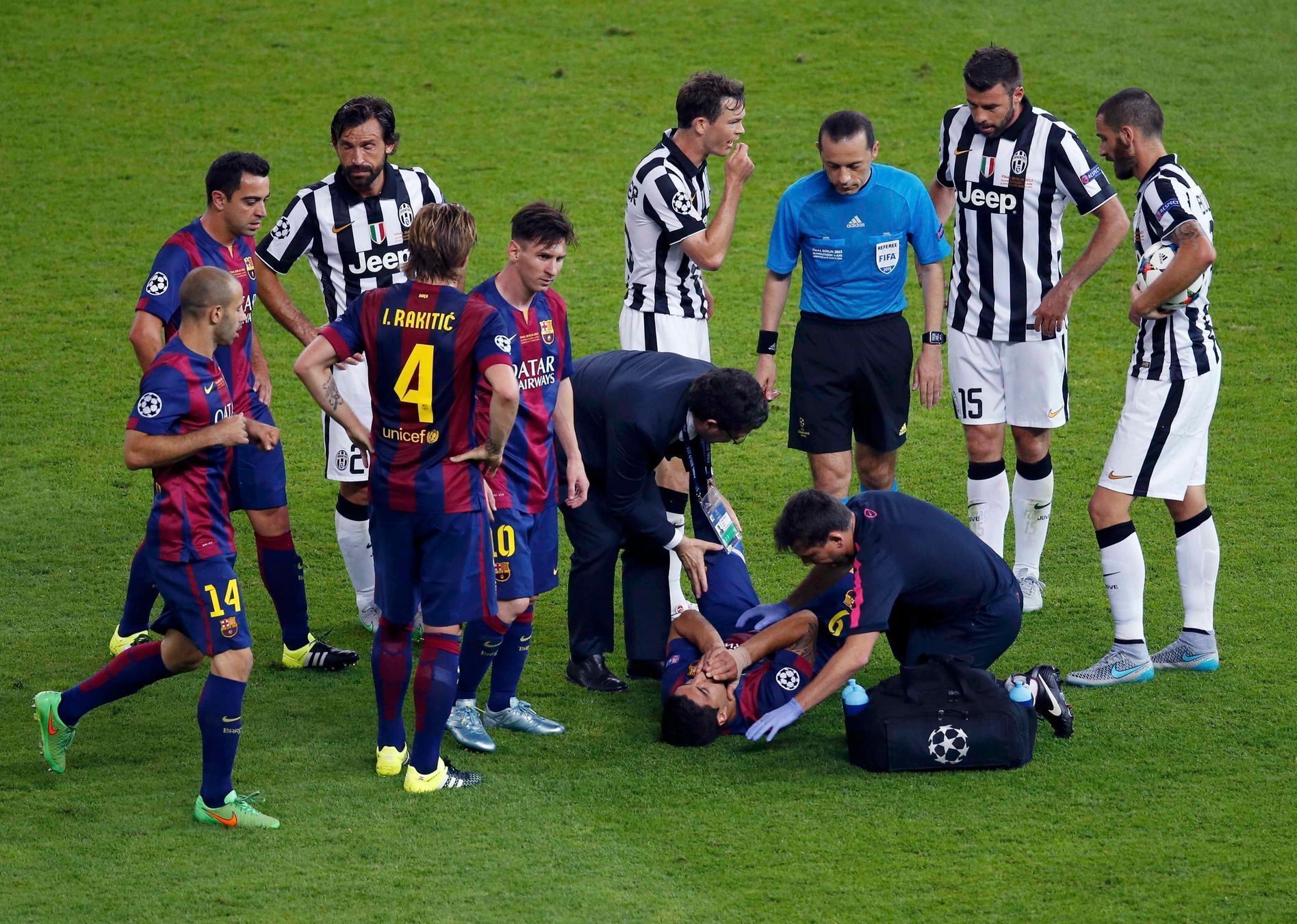 Finále LM, Barcelona-Juventus: zraněný Luis Suárez