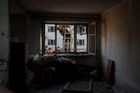 Dům v Novoluhanske zničený odstřelováním.