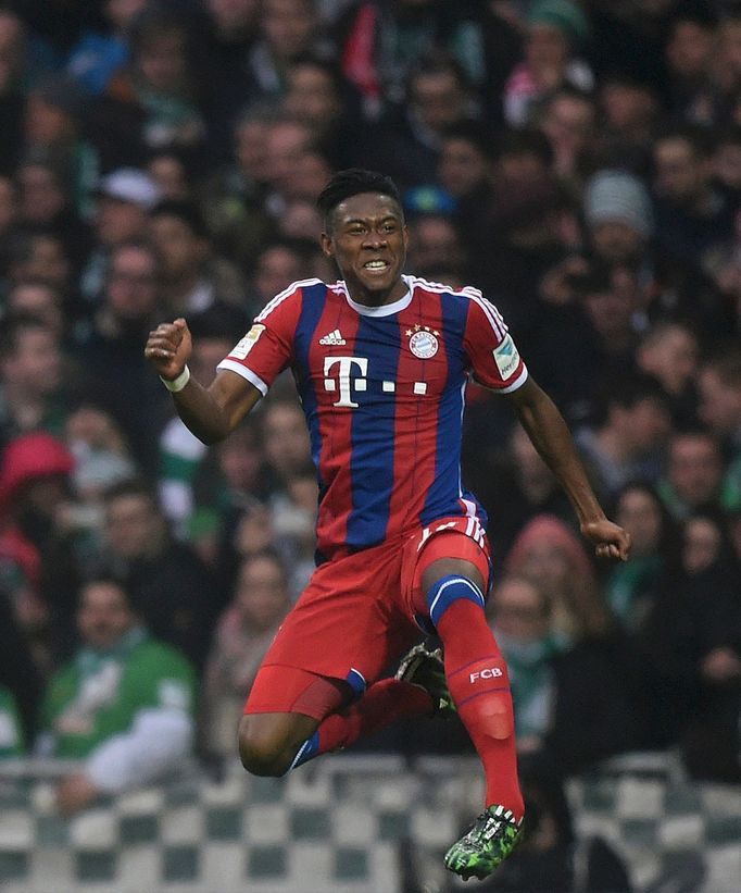 David Alaba z Bayernu slaví gól v síti Werderu Brémy.