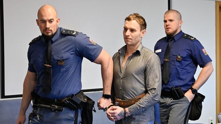 Za útok mačetou na kolegu 11 let vězení. Muž se u soudu přiznal a omluvil