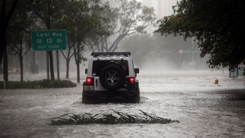 VIDEO: Hurikán Irma pustoší Floridu. Miami postihly ničivé záplavy