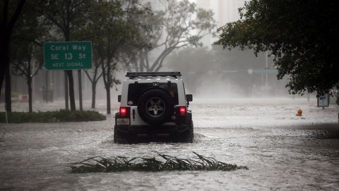 Hurikán Irma pustoší Floridu. Část Miami je pod vodou.