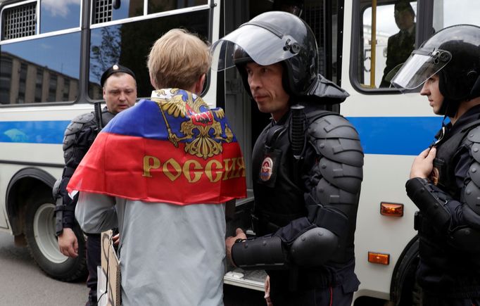 Moskva, policie zatýká účastníky protikorupční demonstrace svolané Alexejem Navalným