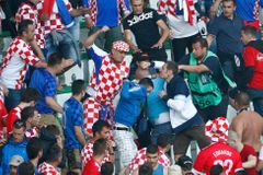 Chorvatskému řádění se dalo zabránit. Chuligáni zveřejnili plán útoku na Facebooku už před zápasem