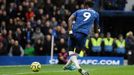 Tammy Abraham z Chelsea skóruje v zápase s Crystal Palace