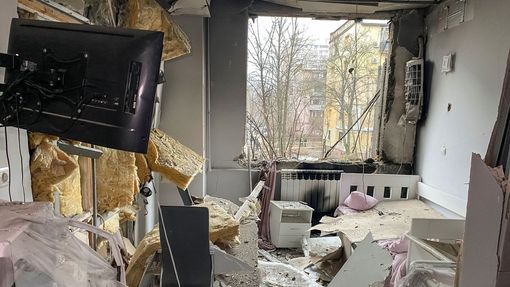Následky ruského útoku v porodnici v ukrajinském městě Dnipro v pátek 29. prosince 2023.