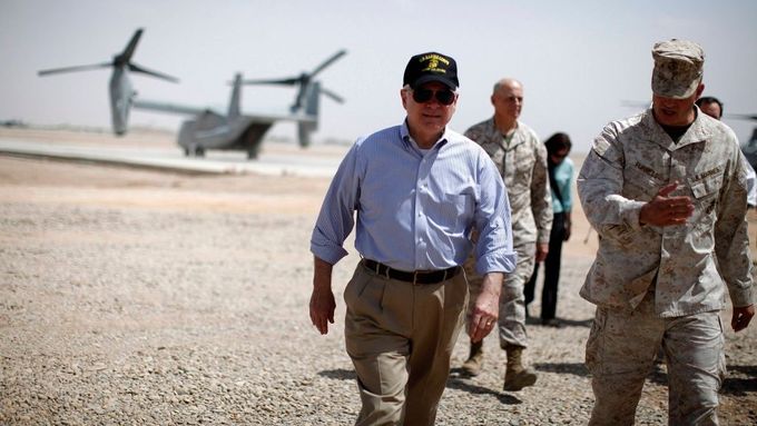 Robert Gates na poslední cestě do Afghánistánu ve funkci šéfa Pentagonu