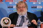 Bývalý člen FIFA Blazer má zákaz působení ve fotbale