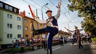 Na cestě k poslední a hlavní stárce se tancují verbuňky. Krátké a pomalé kroky se nečekaně střídají s výskoky. Není mnoho tanců, které by měly v sobě tolik napětí a mládeneckého fanfarónství.