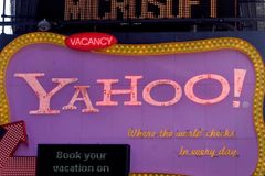 Šéf Yahoo končí. Nechtěl firmu levně prodat Microsoftu