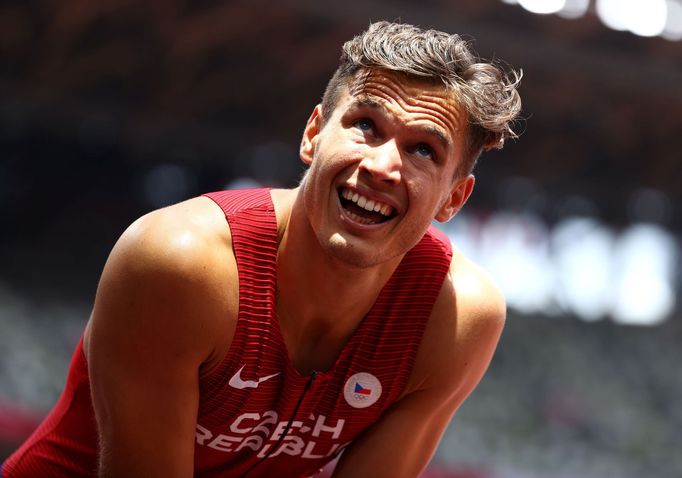 Jan Jirka během kvalifikace běžců na 200 m na OH 2020.