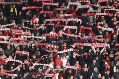 Tvrdé údery obušky. Fanoušci Slavie se v Miláně střetli s policií