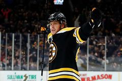 Pastrňák a Voráček natáhli v NHL skvělé bodové série. Krejčí skóroval