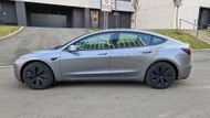 Cesta zpátky byla v chladnějším počasí a také jsme jeli o něco rychleji, spotřeba stoupla na 19,5 kWh / 100 km. Také auto nevyjíždělo se 100 procenty, ale jen 61.