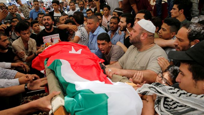 Pohřeb mladého Jordánce zastřeléno členem izraelské ochranky.