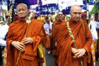Vesak je největší buddhistický svátek, který připadá na den úplňku v měsíci květnu. V Indonésii se slaví především u chrámu Borobudur. Průvod mnichů zde symbolizuje cestu Siddhárthy Gautamy Buddhy od jeho narození přes dosažení osvícení až po vstup do parinirvány. Všechny tyto události se podle tradice odehrály právě v den Vesaku.
