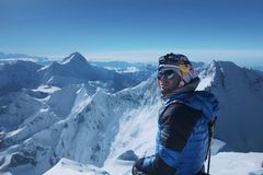 VIDEO: Tanec nad nekonečnou propastí. Jak se sjíždí na lyžích z Everestu