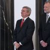Miloš Zeman oznámil kandidaturu na prezidenta - jeho TK, aktivisté před Hradem