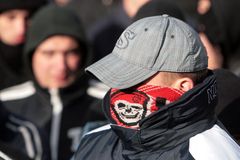 Extremisté šli Plzní. Akci proti Židům soud povolil