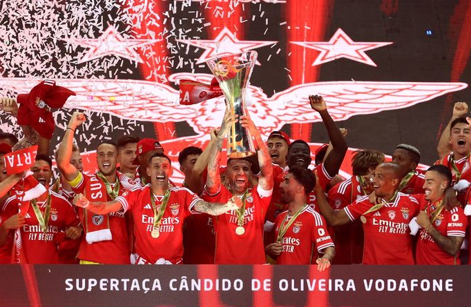 Soccer Football - Supertaca - Benfica v FC Porto - Estadio Municipal de Aveiro, Aveiro, Portugal - August 9, 2023 Benfica's Nicolas Otamendi celebrates with the trophy an