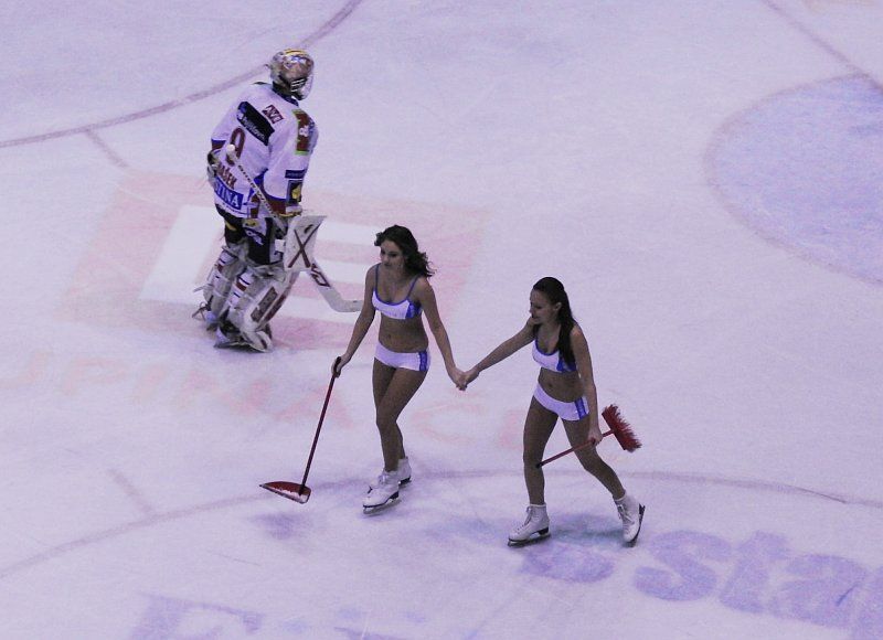 Hašek míjí sličné metařky