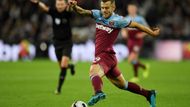 15. Jack Wilshere - 560 milionů korun. Na patnácté pozici je spolu s dalšími třemi kolegy z trávníků současný spoluhráč českého záložníka Tomáše Součka z West Hamu.