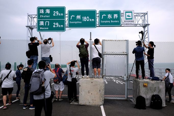 Nejdelší most přes moře - Hong Kong-Zhuhai-Macau