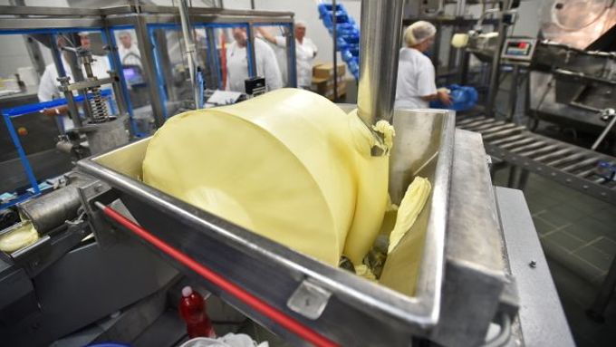 Výroba másla. Ilustrační snímek.