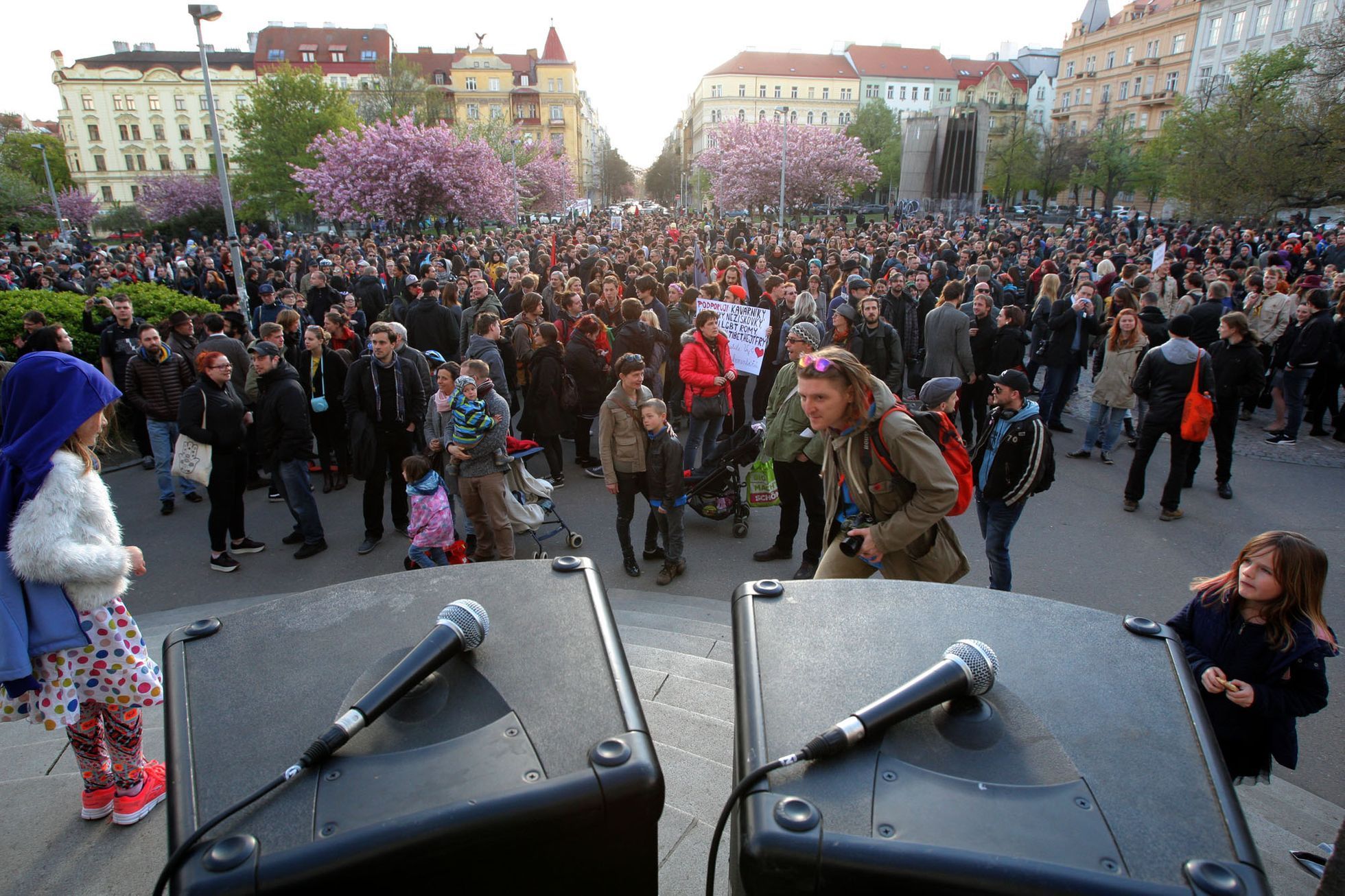 Praha se nebojí. Demonstrace na náměstí Jiřího