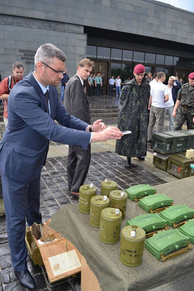 Miny z povstaleckých zásob ukořistěné ukrajinskou armádou minulý rok ve Slavjansku a následně vystavené v kyjevském vojenském muzeu.