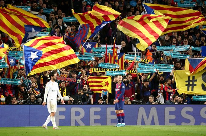 Soccer Football - La Liga Santander - FC Barcelona v Real Madrid - Camp Nou, Barcelona, Spain - December 18, 2019  General view as fans inside the stadium wave Estelada f